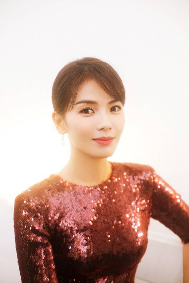 设计|没有刘涛的身材别穿亮片裙，不仅显胖看着还俗气，好在刘涛身材好