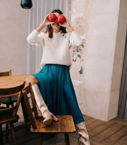 长度|初秋最美的look竟然是它！针织衫+半身裙优雅大方，女人味无可抵挡