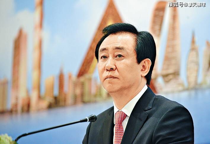 许家印要“退群”？恒大地产人事变动：许家印出局，引发球迷热议_足球