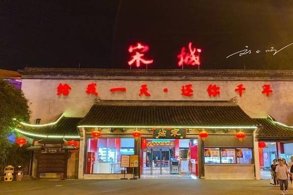 “夜游杭州”好去处，游客来过这个景区，再也不说杭州没有夜生活