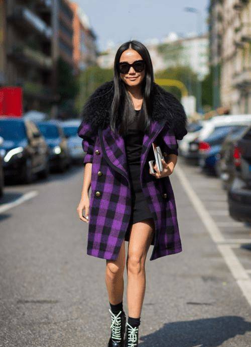 黑色|姚笛终于时髦一次，穿格纹大衣搭连帽卫衣优雅减龄，气质惊艳