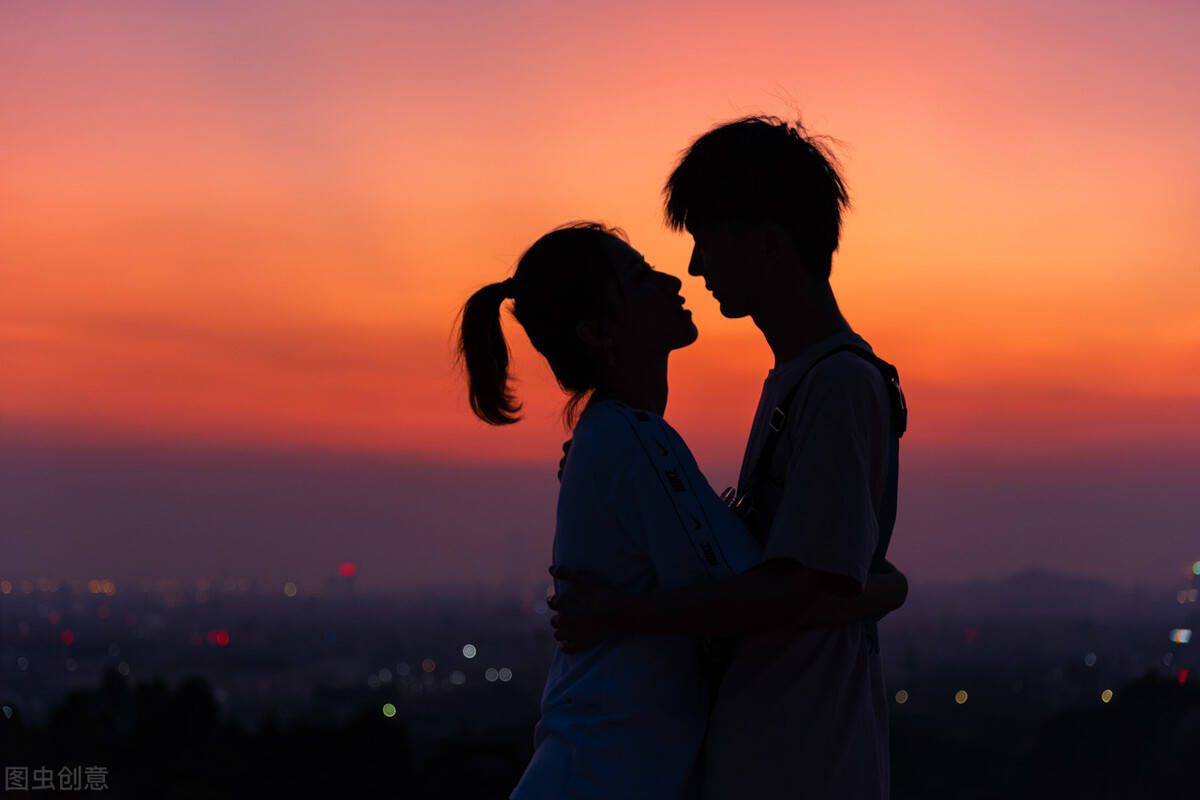 以爱之名 以余生为期 许一人以白首 择一城以终老 爱情