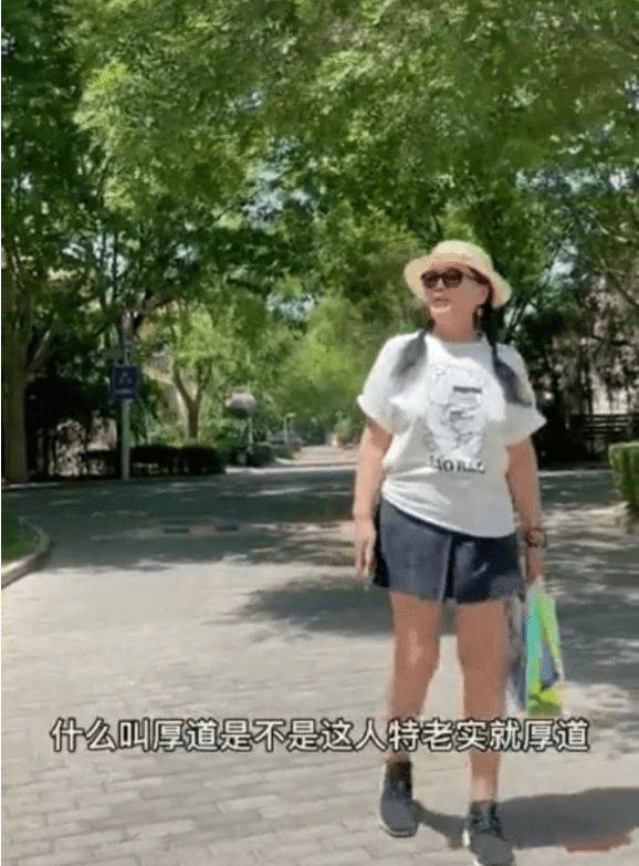 贵妇|婆婆不再走贵妇风，扎起双麻花辫穿短裙，六旬奶奶变“少女”