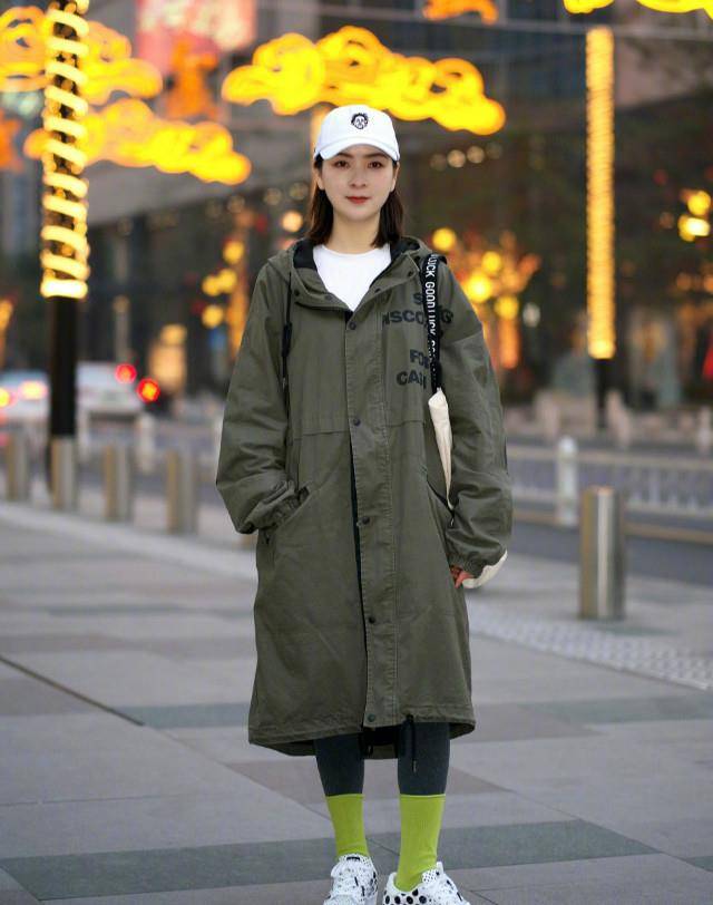 小个子|今秋这样穿风衣,“不配裙子”一样气质高级,八成小个子都爱了!