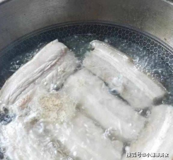 做饭吃|新来的保姆把五花肉做成这样，要求月薪8千，过分吗？