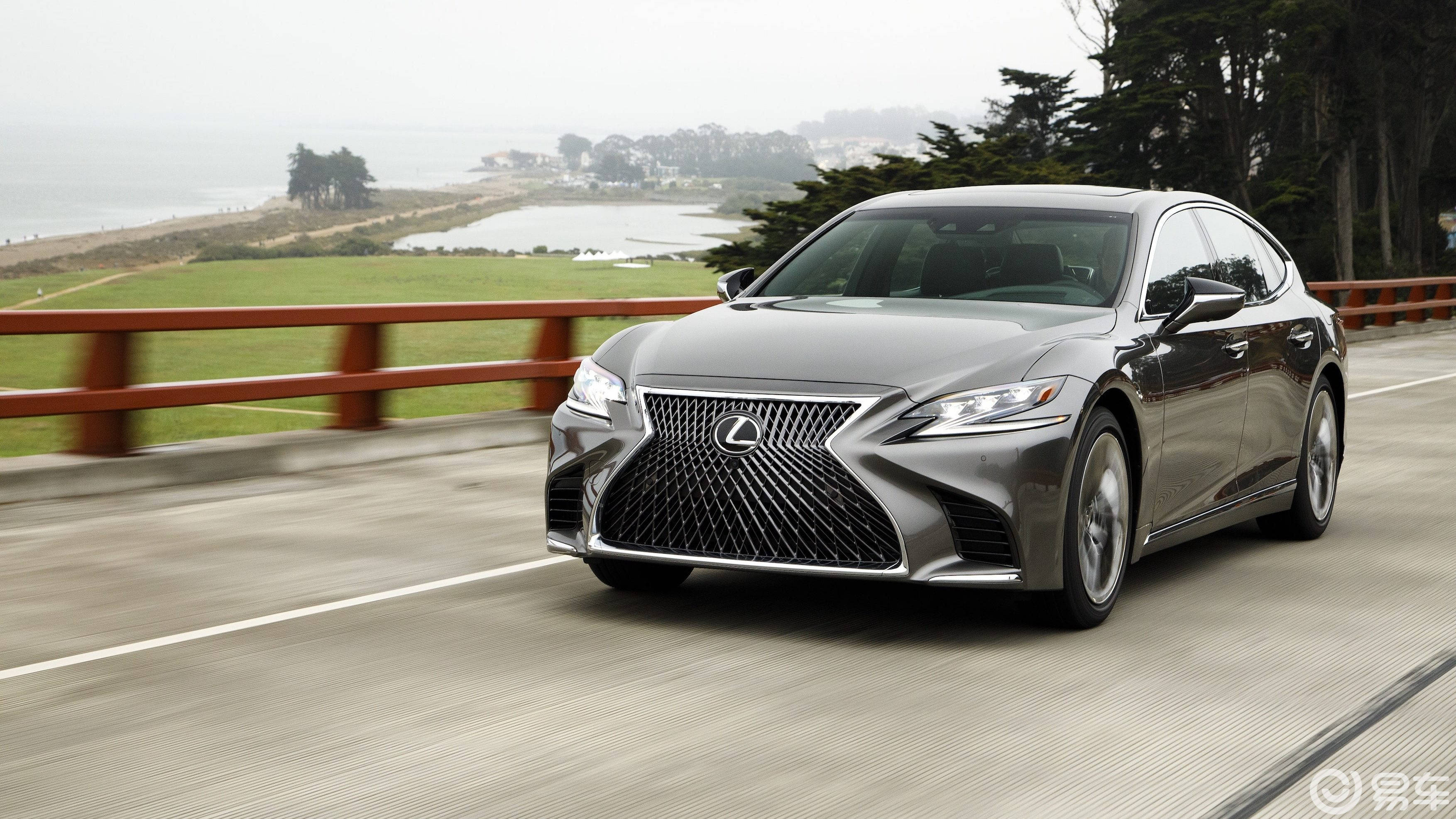 开奔驰的不一定有钱但是如果看到这3辆车车主一定不差钱