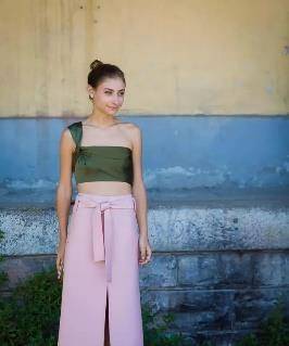 一身|香芋紫有多美？看徐璐穿搭才知道，温柔显身材，时尚慵懒又气质