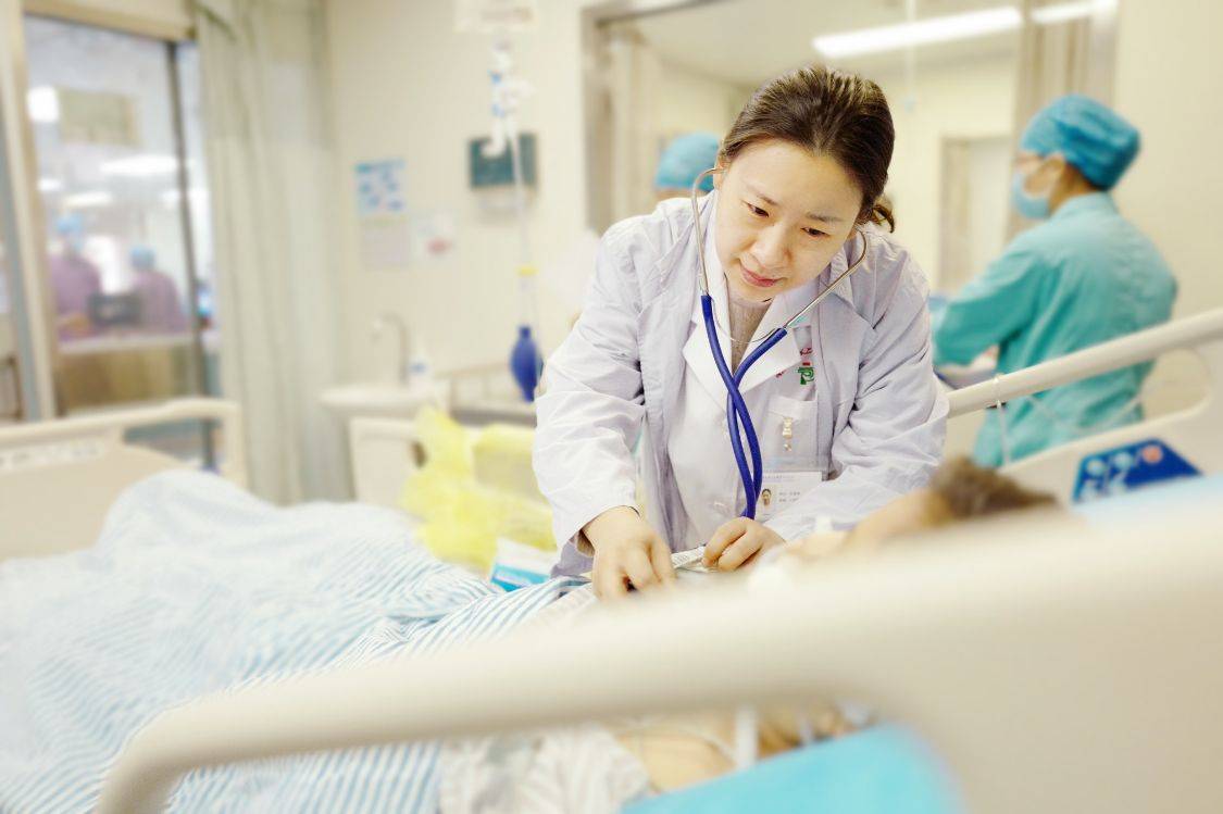 眼睛|可乐当水喝?15岁男孩右眼几乎失明,提醒:这5种并发症要远离