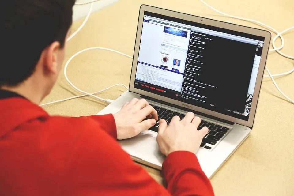 学编程必须要英语好吗 数学差能学吗 程序时