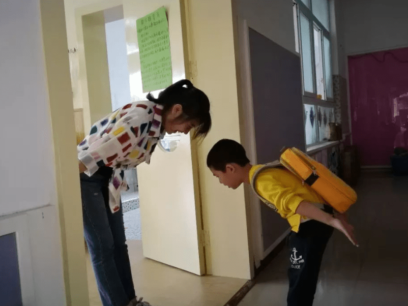 因为|在举报了违规幼儿园之后，却被人砸门，是谁泄露了“我”的信息？