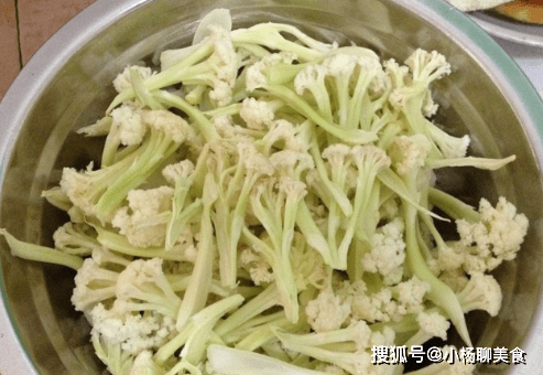 块儿|做干锅花菜,30年大厨告诉你,无需太多调料,大火一炒香脆美味