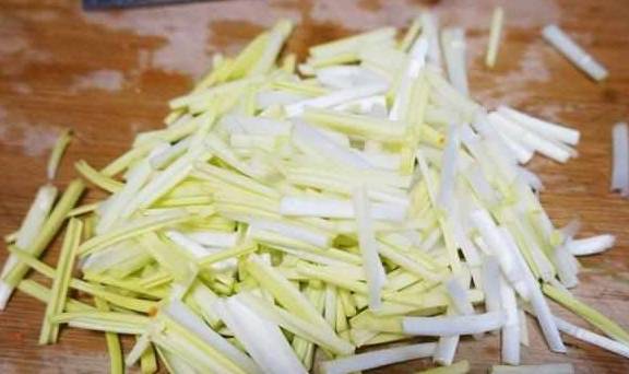 胡萝卜|早晚都爱吃这饼,不揉面,不发面,两分钟就烙好,好吃又营养