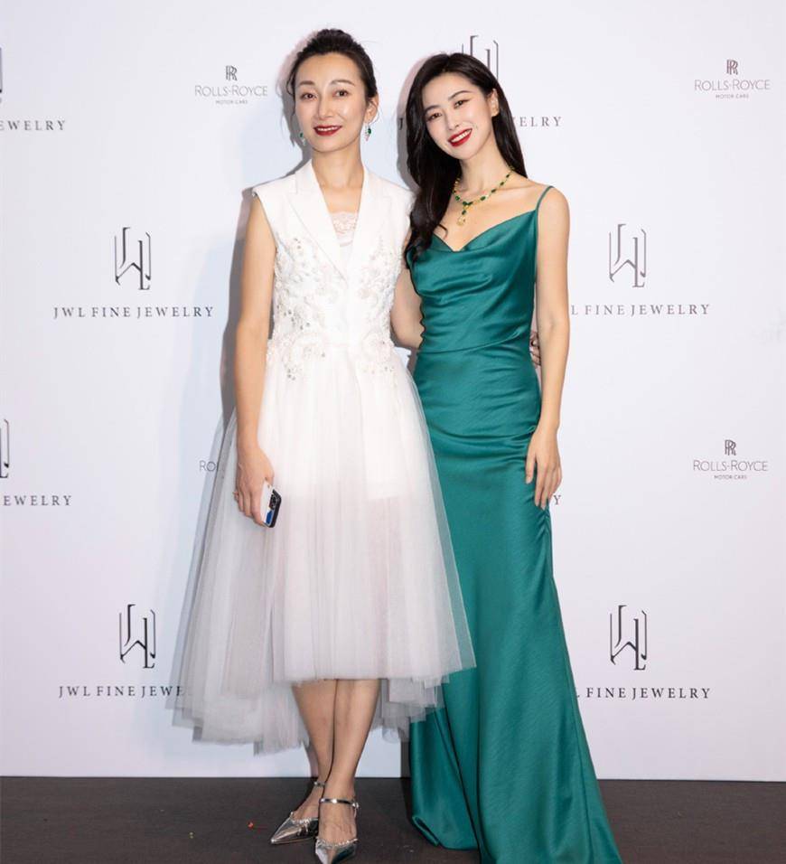 魅力|孕晚期的朱珠仍扛住了直播镜头，穿紧身裙曲线明显，真有女人味