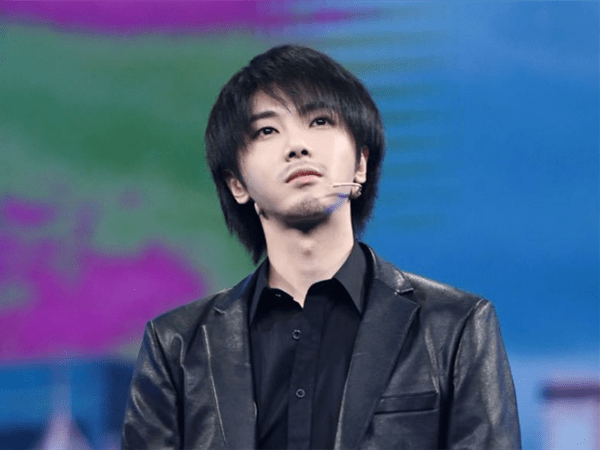 男星有胡子都啥样?千玺更成熟,华晨宇更帅气,看到最后:还是刮了吧