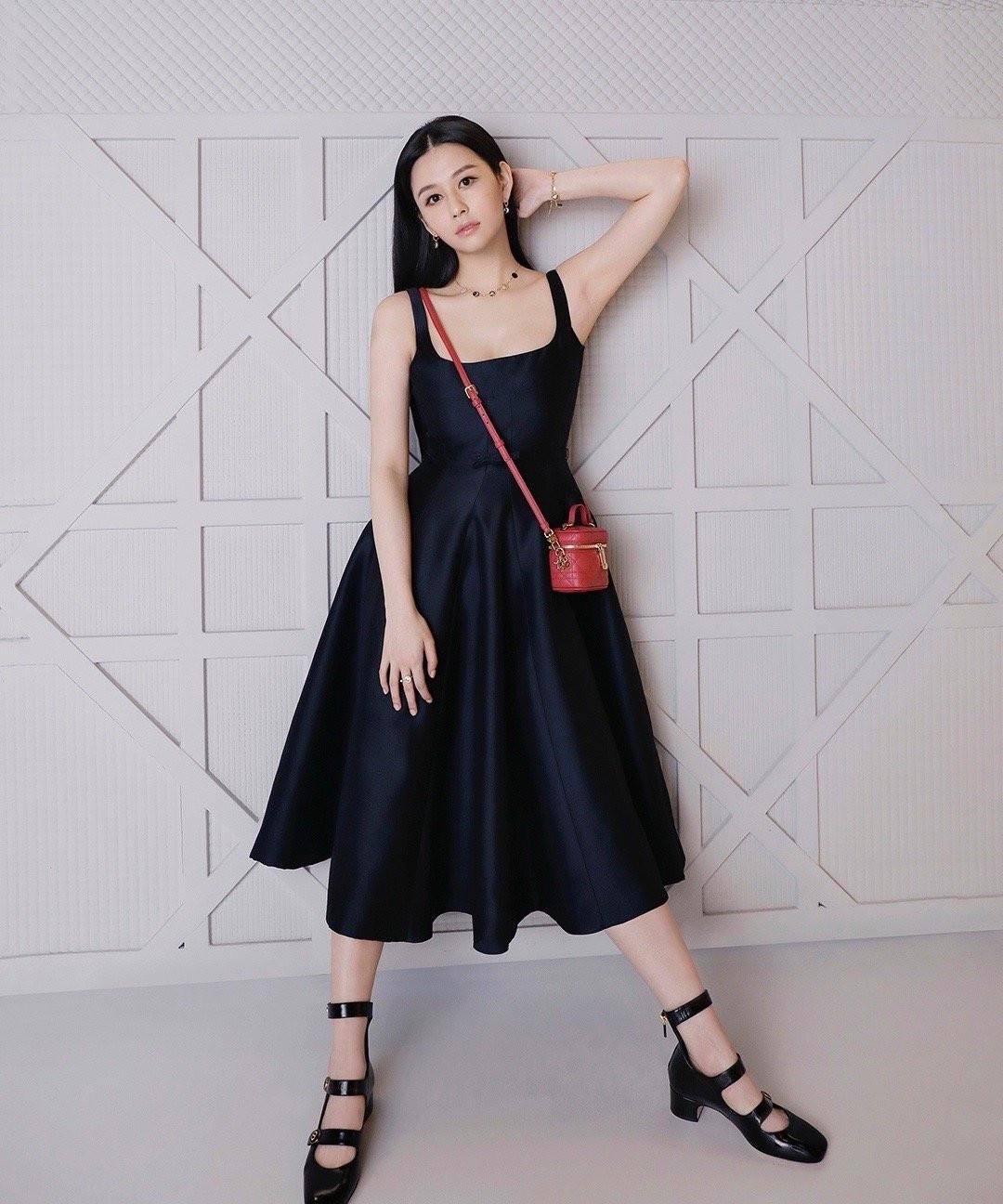 设计|青出于蓝胜于蓝，邱淑贞女儿晒美照，名媛风打扮比妈妈还要时尚