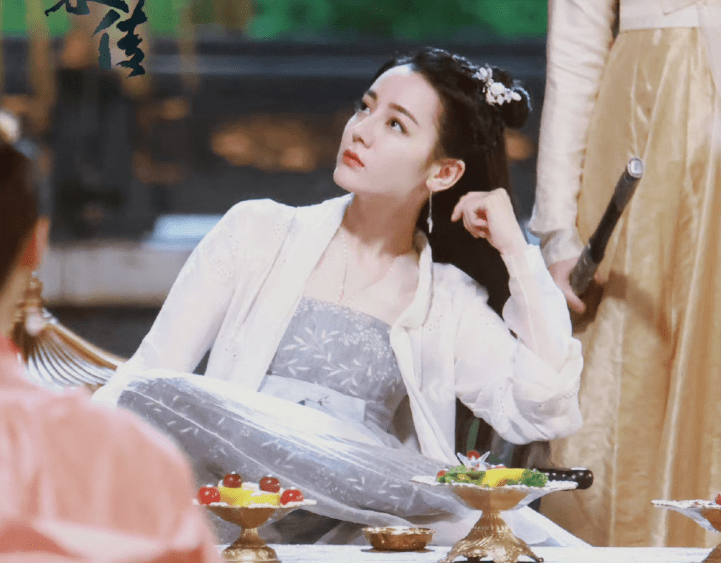 赵露思|?最新女星古装路透：热巴红赵露思红衣比美，看到鞠婧祎我沉默了