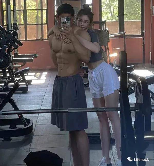 训练|国产27岁巨无霸撩走00后长腿小女友，网友：野兽与美女