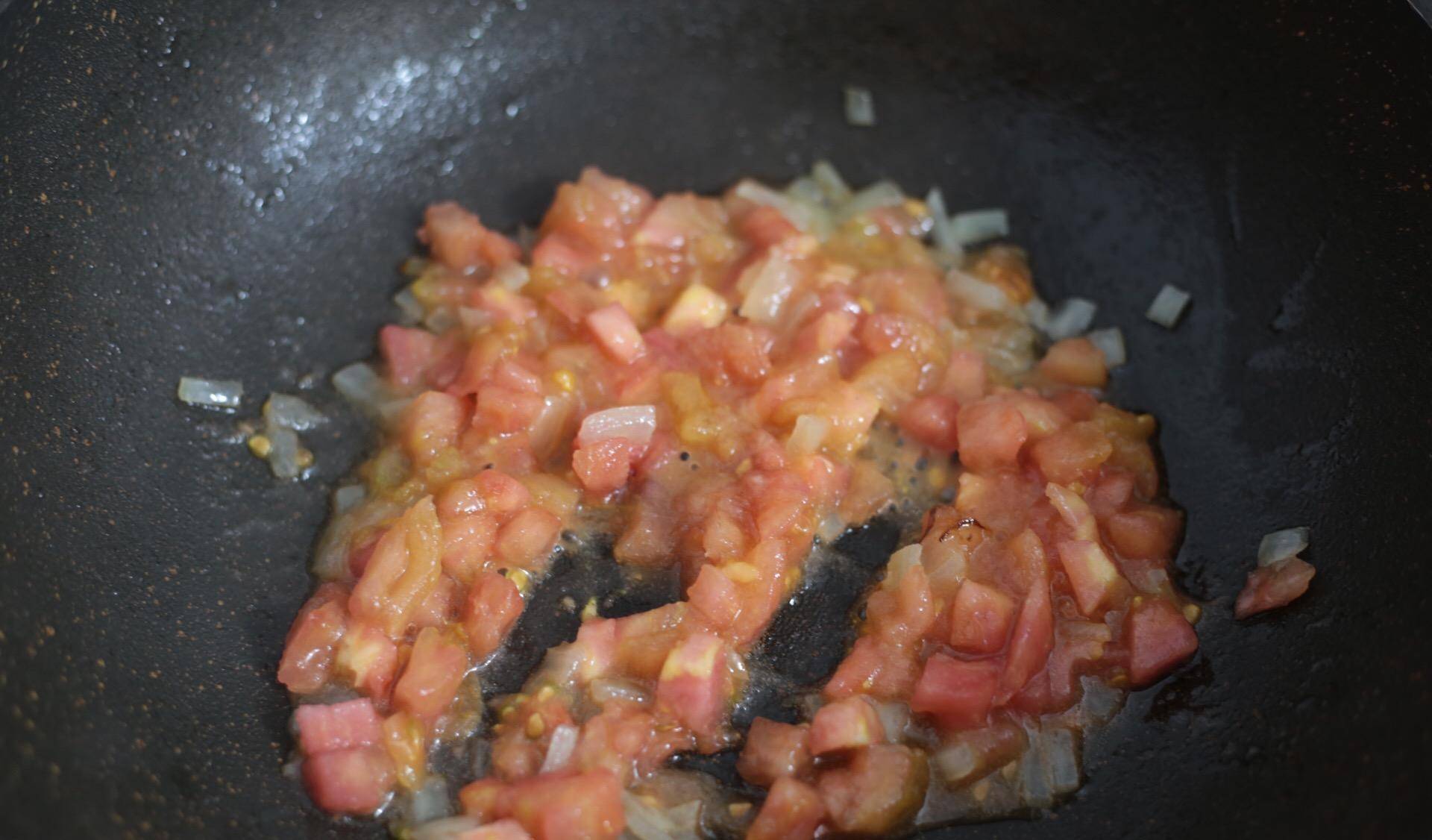 外皮|一个番茄半碗面,10分钟做出美味早餐,刚上桌女儿抢着吃,太香