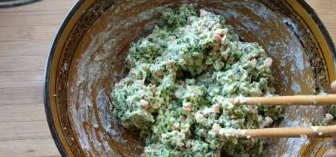 加入适量|西兰花加鸡蛋,10分钟就做出好吃好看的营养早餐,孩子连吃3块