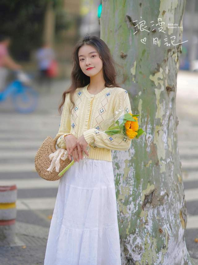 毛衣|适合20岁左右的女生穿，衬衫搭配半身裙，穿起来简约又有层次感