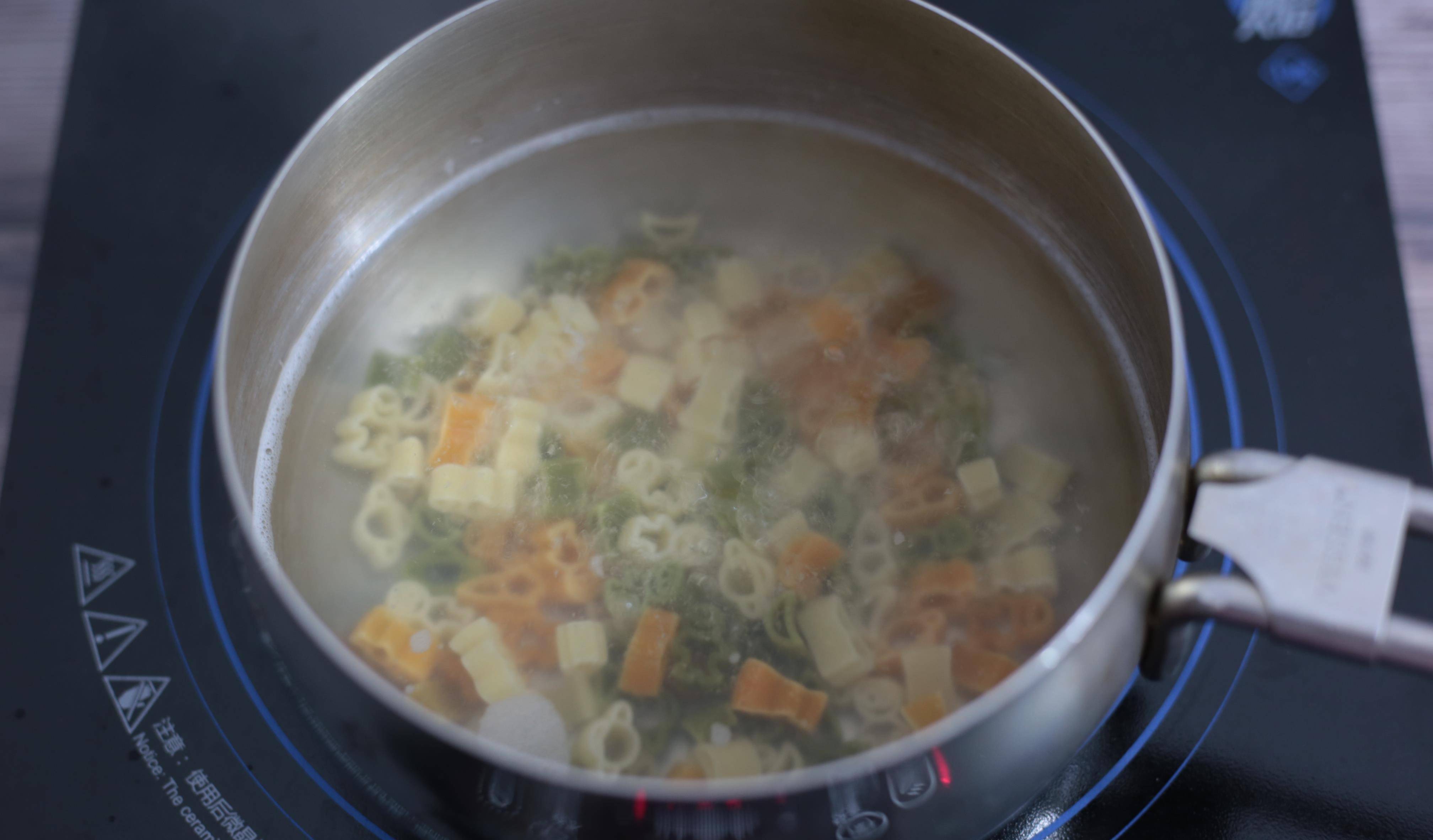 外皮|一个番茄半碗面,10分钟做出美味早餐,刚上桌女儿抢着吃,太香