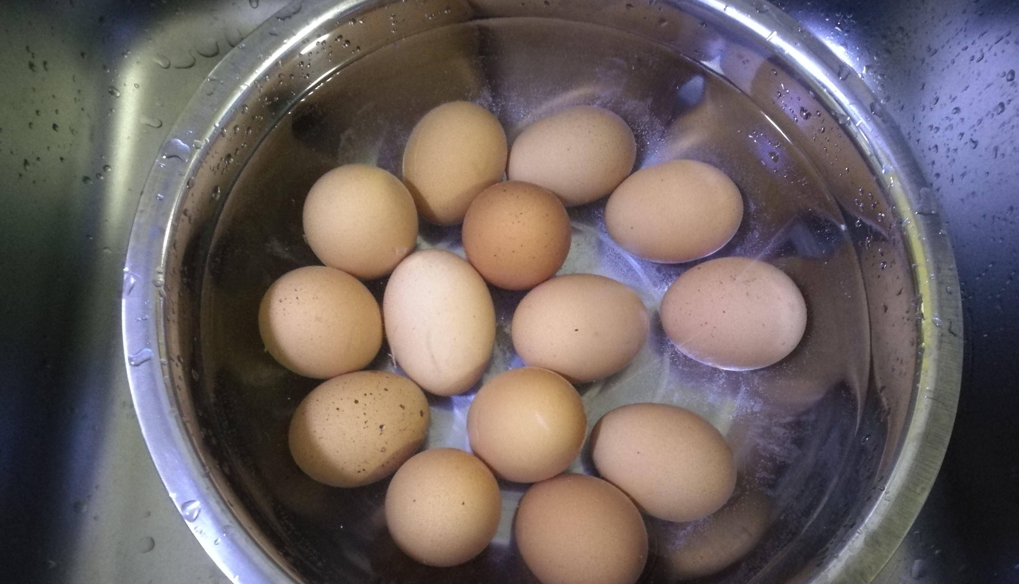 怎么腌咸鸡蛋好吃出油 b4b870d285964835933d7a350e0b948f.jpeg