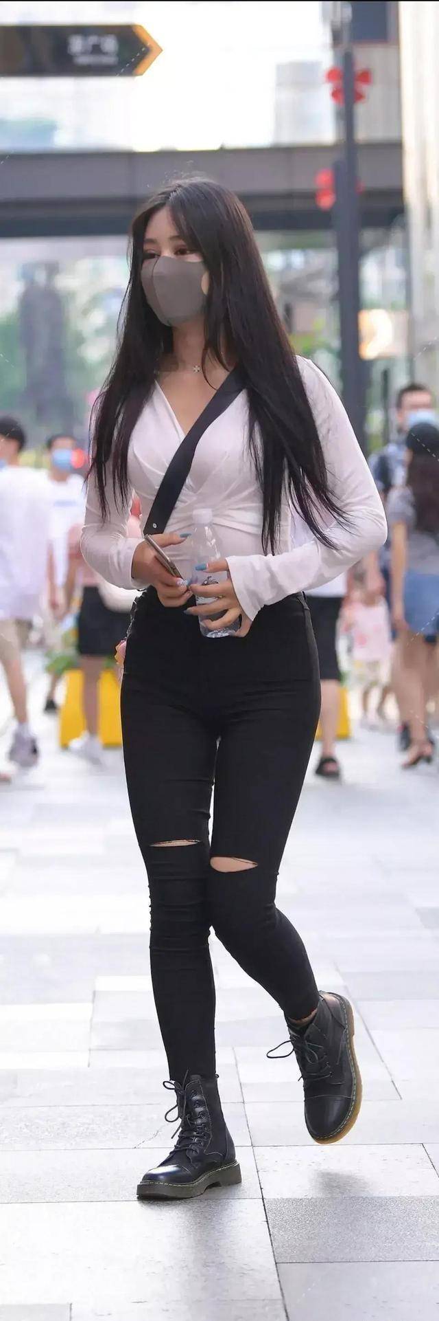 卫衣|个性美观的打底裤装扮更加显瘦优雅，玲珑身材尽情展露，时尚韩范