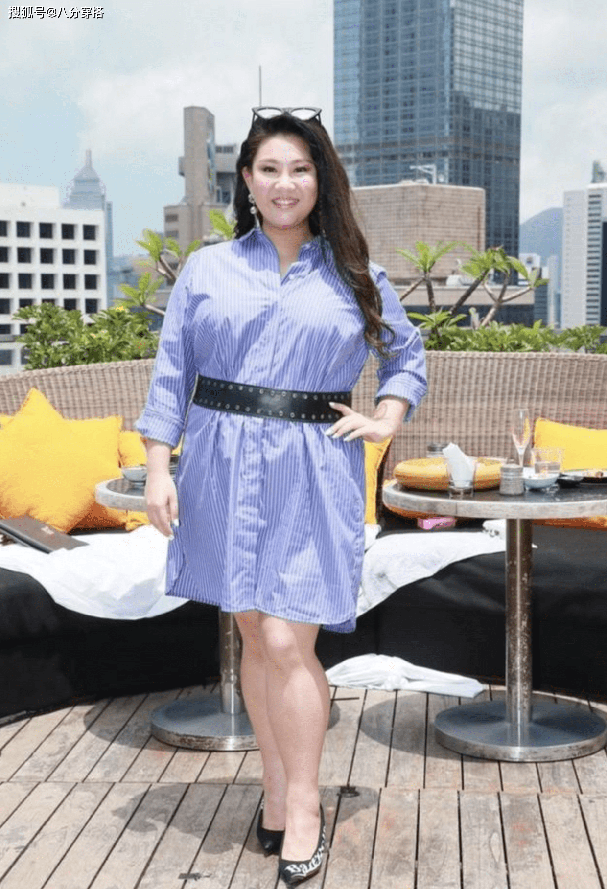 姐妹|郑欣宜体重过百照样美，一身拼色西服套装干练知性，自信稳重