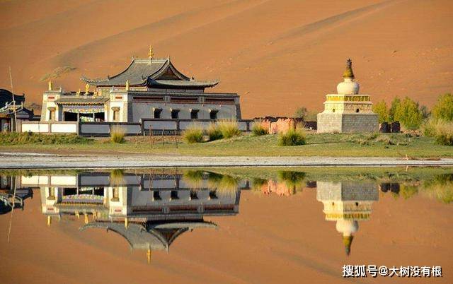 内蒙古沙漠有座“沙漠故宫”，没电没信号，几十年来只有一人坚守