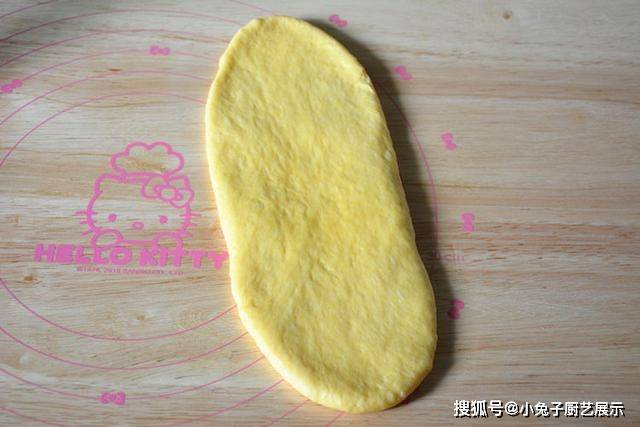 美食|南瓜别再蒸着吃了，加在面粉里做成吐司，又香又柔软，早餐就它了