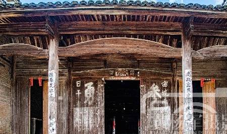 江西阳埠乡的老建筑，留有旧时参军标语极具特色，赣州地区很少见