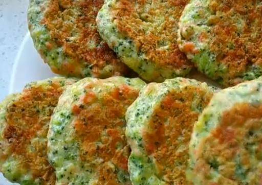 加入适量|3个鸡蛋搭配西蓝花,手不沾面快速做早餐,让孩子天天吃的营养