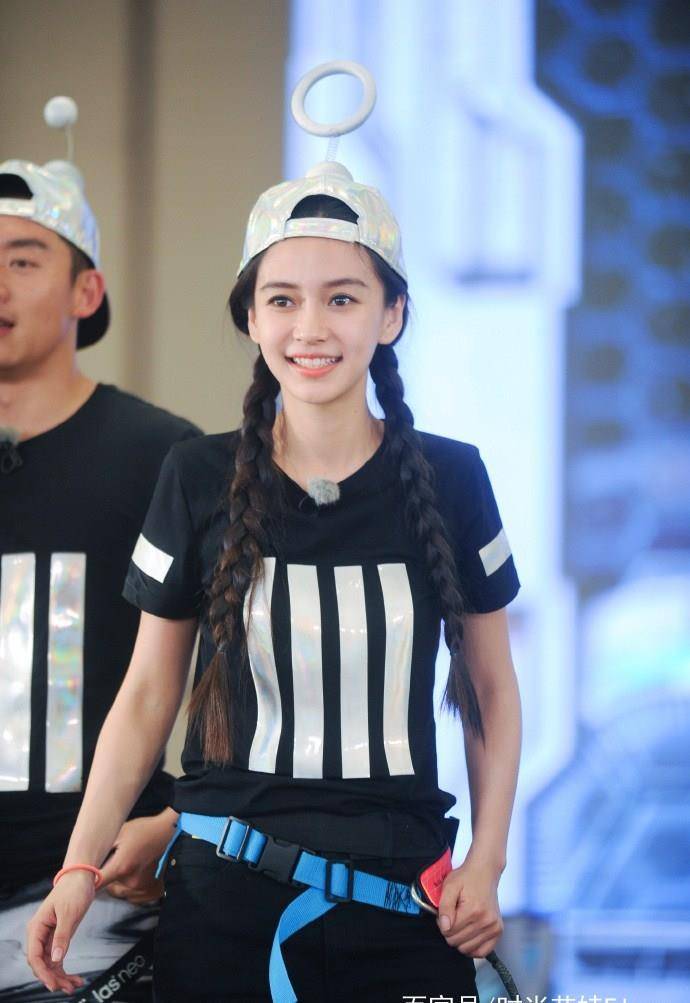 黑色|娱乐圈9位女星都用的发型，杨幂热巴清纯少女，不及金泫雅的复古