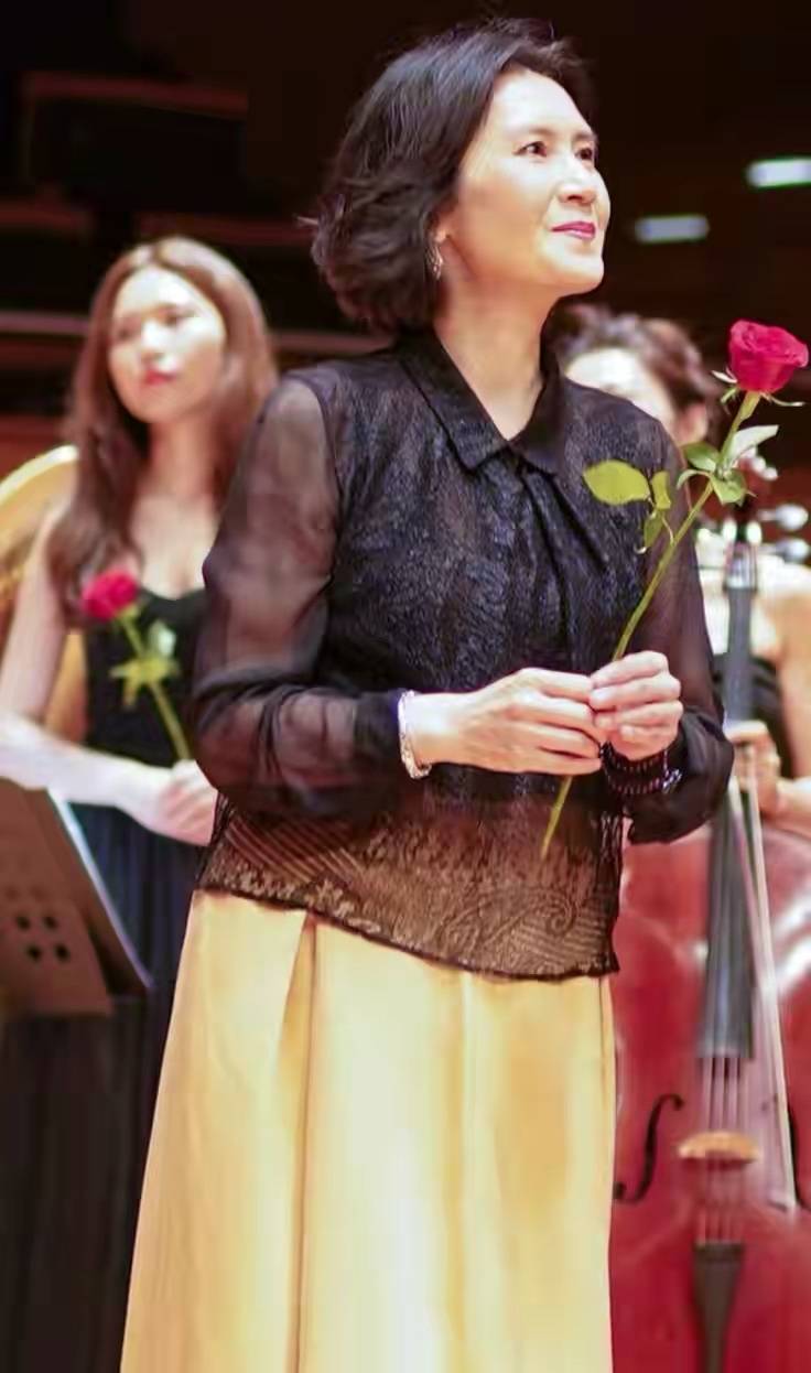 面料|63岁肖雄有老艺术家气质，穿搭低调不刻意扮嫩，反而更优雅耐看