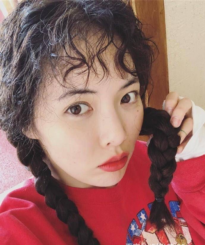 黑色|娱乐圈9位女星都用的发型，杨幂热巴清纯少女，不及金泫雅的复古