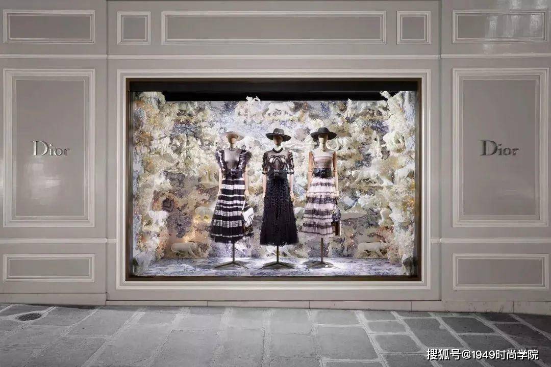衣架|服装设计干货 | 服装店铺的基础陈列方法。