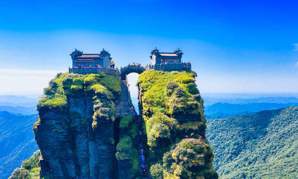贵州铜仁：藏着一处避暑胜地，素有“地球绿洲”之称，景色绝美