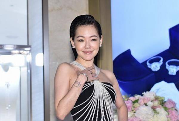 结果|小S这么穿衣好时髦，拿珠宝当“衣服”穿，结果不丑还意外的好看