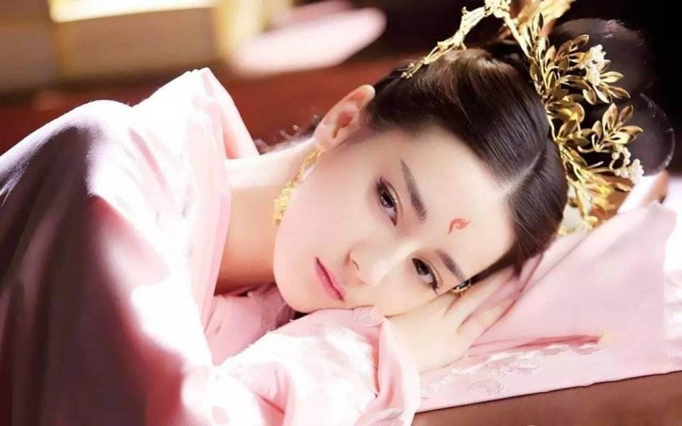 凤九|八大女星粉衣,杨紫俏皮可爱,看到热巴才知道才懂啥叫倾国倾城