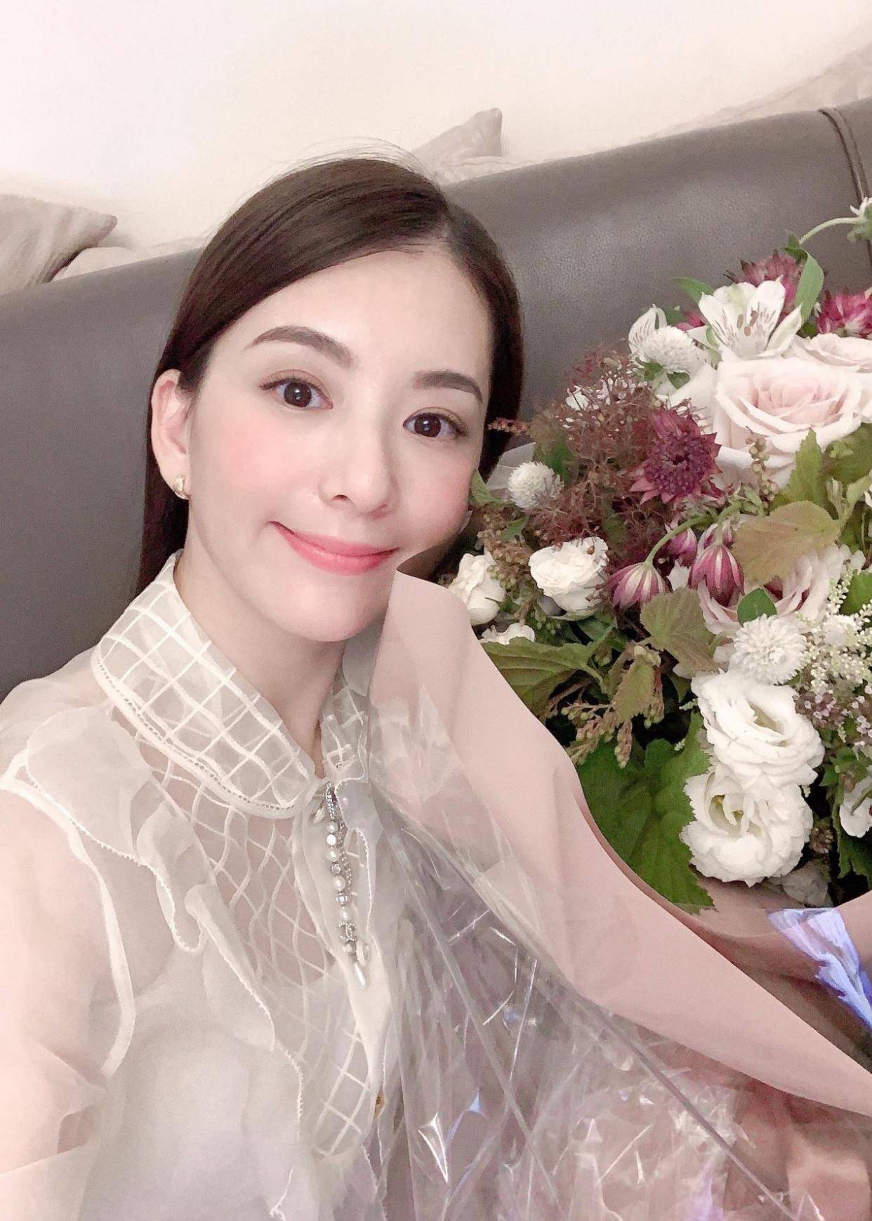 身材|郭富城的老婆身材真好，穿吊带紧身裙好迷人，女生都移不开眼