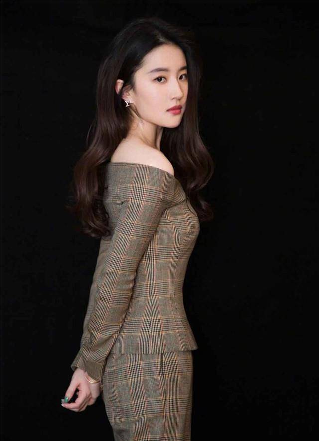 发型|奔四的女人尽量别留短发，很土！推荐这5款发型，太减龄