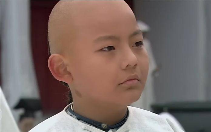 《甄嬛传》中甄嬛为弘曕选择了安逸人生,历史上弘曕结局如何_弘历