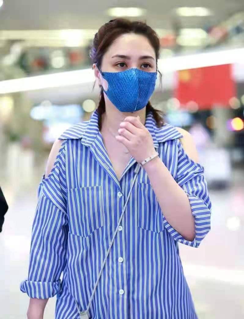 西裤|40岁阿娇离婚后身材发福，穿宽松衬衫搭阔腿裤不显瘦，气质似路人
