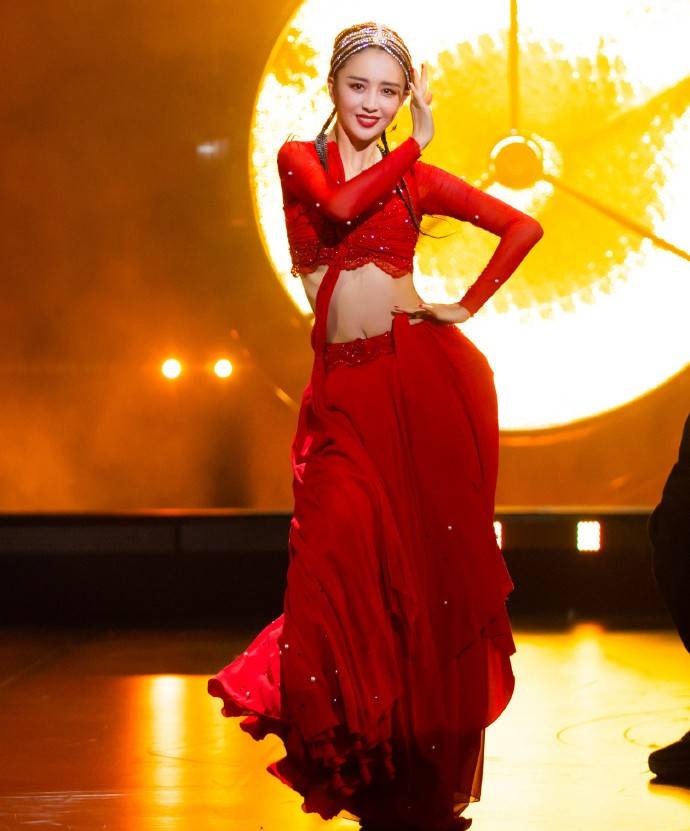 仙女|《舞蹈生》开场佟丽娅惊艳，穿红裙衣袂飘飘像仙女，陈思成后悔吧