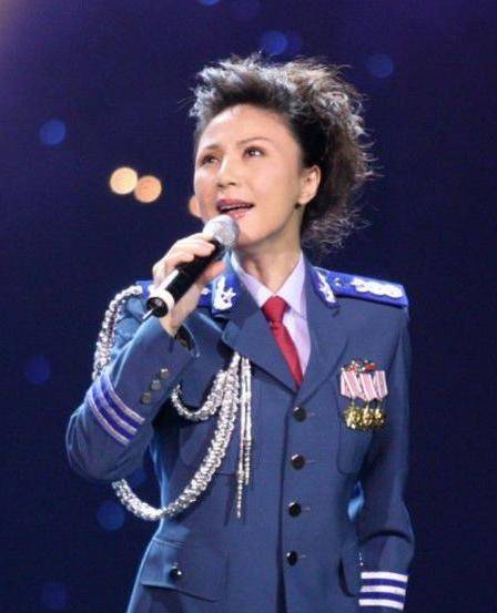 我曾7次让韩红在春晚顺风顺水成为巨星 因"打大牌"被央视"封杀"