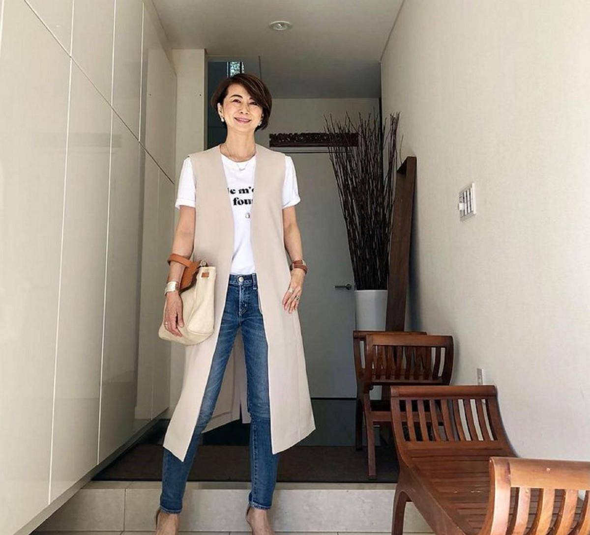 图案|女人过了45岁，夏天穿T恤记住“三不要”，容易显老还没气质