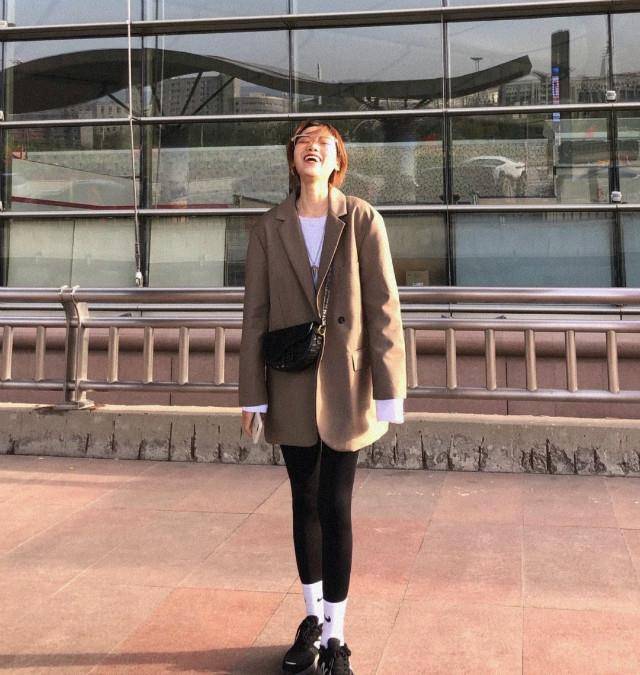 进行|不管什么身材的女人，穿“鲨鱼裤”要牢记4点，穿对了显瘦又迷人