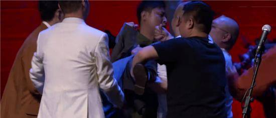 栾云平|德云社封箱于谦合作栾云平烧饼，儿徒碰瓷爱徒，砸挂捧哏犯众怒