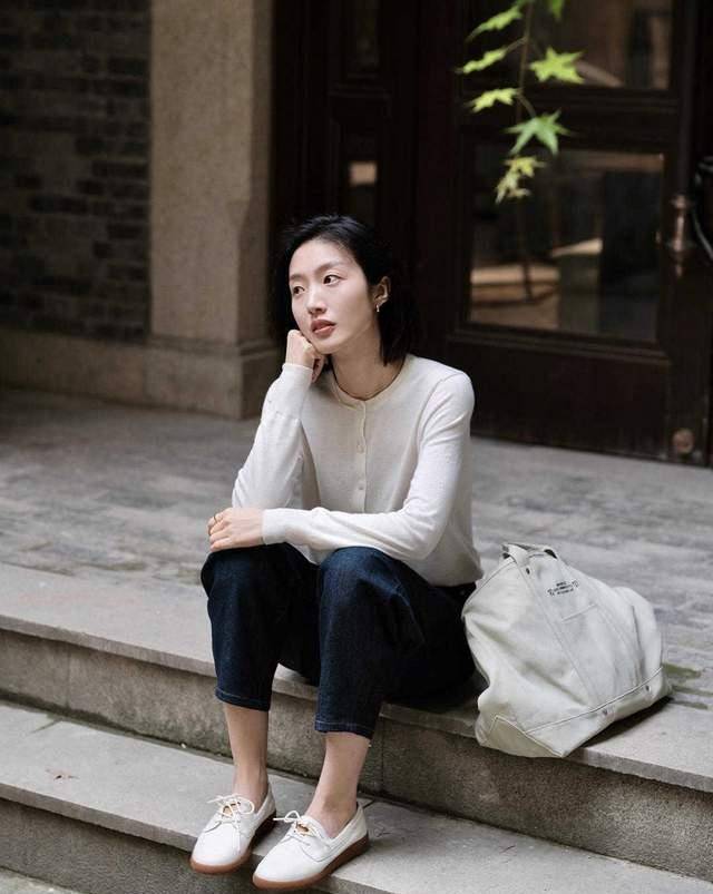 条纹|秋季半身裙穿起来会显得更有气质