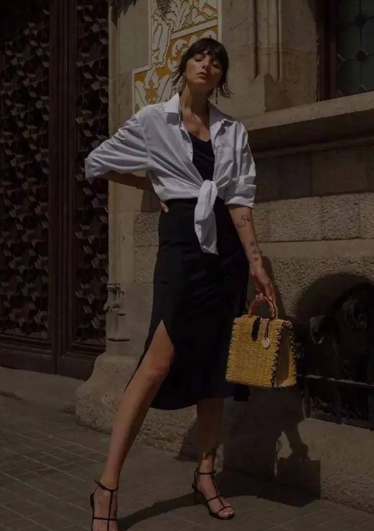 真空|女人不要再“衬衫”塞裤子了，今夏流行这样穿，时髦舒适还显腿长